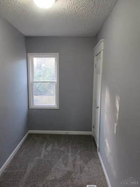Entry Way - 1519 Beech Ave, Cincinnati, OH 45205 photo 3 of 6