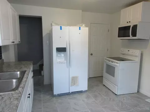 Kitchen - 1519 Beech Ave, Cincinnati, OH 45205 photo 1 of 8