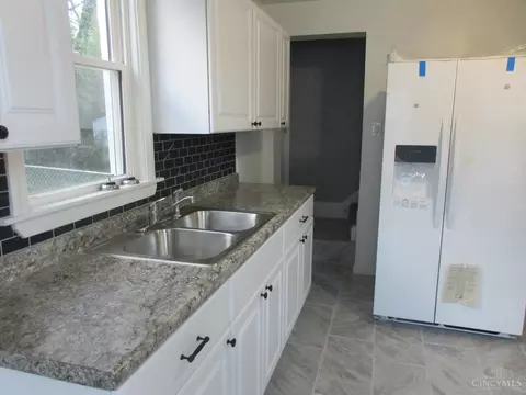 Kitchen - 1519 Beech Ave, Cincinnati, OH 45205 photo 2 of 8
