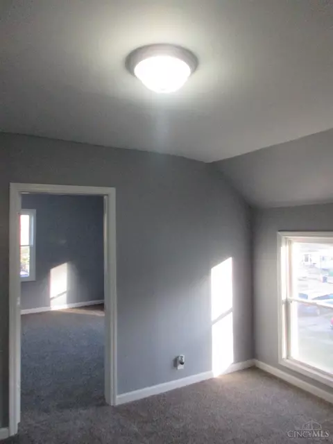 Entry Way - 1519 Beech Ave, Cincinnati, OH 45205 photo 4 of 6