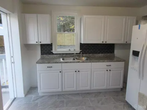 Kitchen - 1519 Beech Ave, Cincinnati, OH 45205 photo 7 of 8