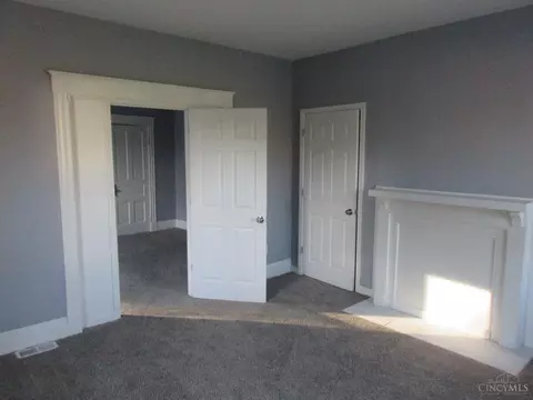 Living - 1519 Beech Ave, Cincinnati, OH 45205 photo 2 of 3