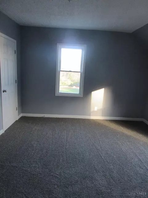 Bedroom - 1519 Beech Ave, Cincinnati, OH 45205 photo 5 of 9