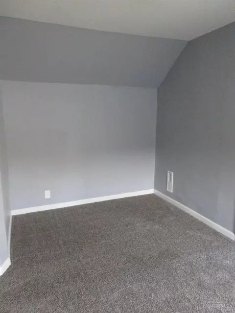 Bedroom - 1519 Beech Ave, Cincinnati, OH 45205 photo 4 of 9