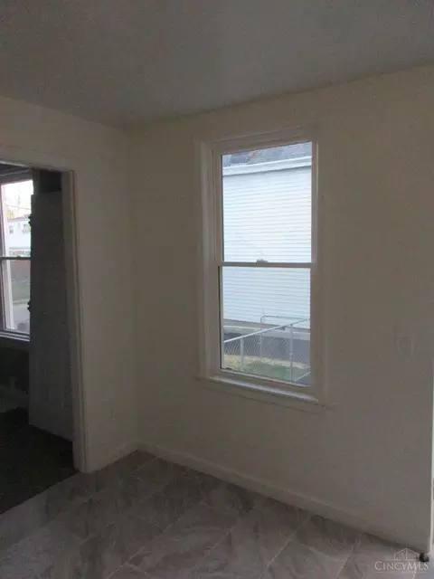 Entry Way - 1519 Beech Ave, Cincinnati, OH 45205 photo 6 of 6