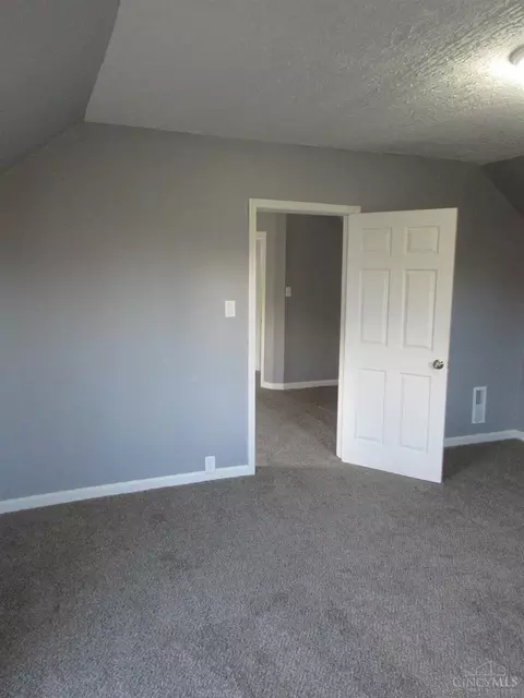 Bedroom - 1519 Beech Ave, Cincinnati, OH 45205 photo 8 of 9