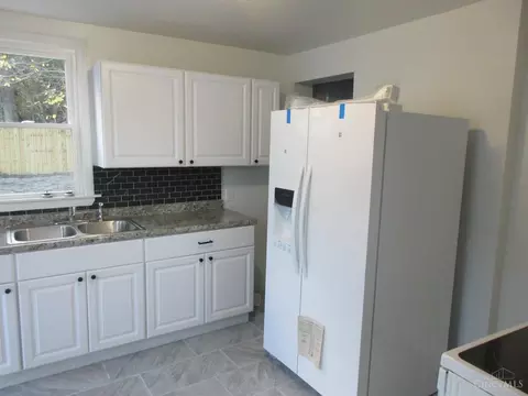 Kitchen - 1519 Beech Ave, Cincinnati, OH 45205 photo 4 of 8
