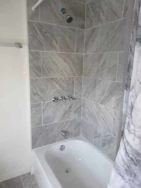 Bath - 1519 Beech Ave, Cincinnati, OH 45205 photo 4 of 7