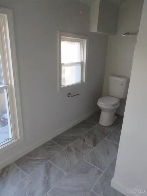 Bath - 1519 Beech Ave, Cincinnati, OH 45205 photo 6 of 7