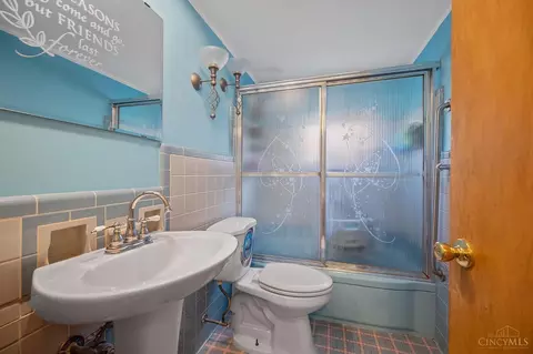 Bath - 3495 Edgeview Dr, Cincinnati, OH 45213 photo 1 of 1