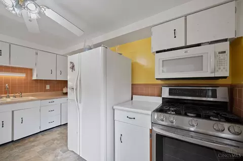Kitchen - 3495 Edgeview Dr, Cincinnati, OH 45213 photo 2 of 2