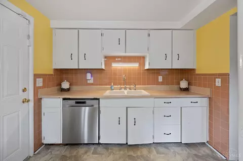 Kitchen - 3495 Edgeview Dr, Cincinnati, OH 45213 photo 1 of 2