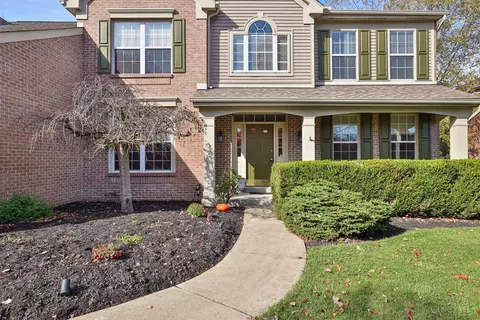 Exterior - 810 Dorgene Ln, Cincinnati, OH 45244 photo 3 of 10
