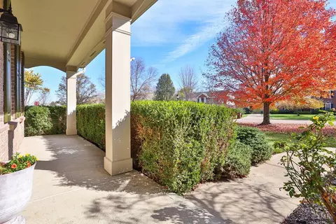 Exterior - 810 Dorgene Ln, Cincinnati, OH 45244 photo 5 of 10