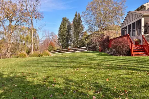 Exterior - 810 Dorgene Ln, Cincinnati, OH 45244 photo 8 of 10