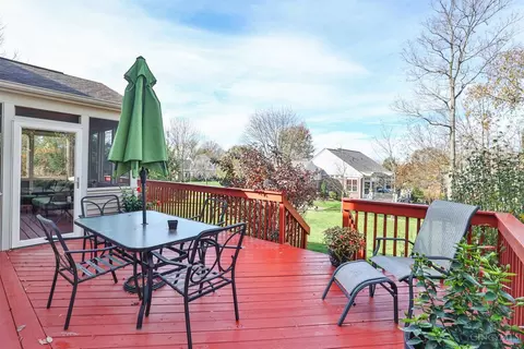 Exterior - 810 Dorgene Ln, Cincinnati, OH 45244 photo 7 of 10