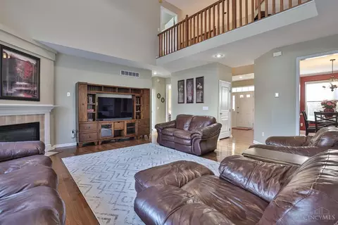 Living - 810 Dorgene Ln, Cincinnati, OH 45244 photo 4 of 4