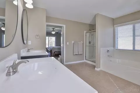 Bath - 810 Dorgene Ln, Cincinnati, OH 45244 photo 2 of 4