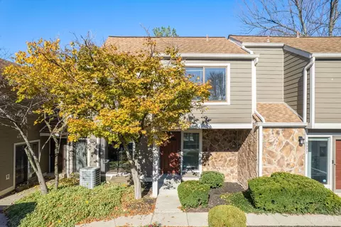 9975 Timbers Dr, Blue Ash, OH 45242