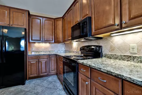 Kitchen - 520 Miami Trce, Harrison, OH 45030 photo 3 of 5