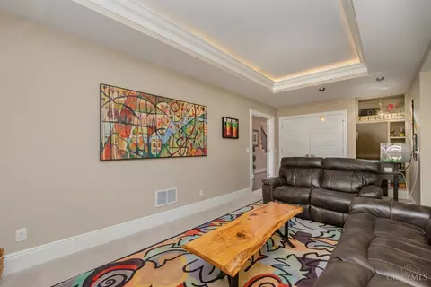 2423 Riverside Dr, Cincinnati, OH 45202 photo 7