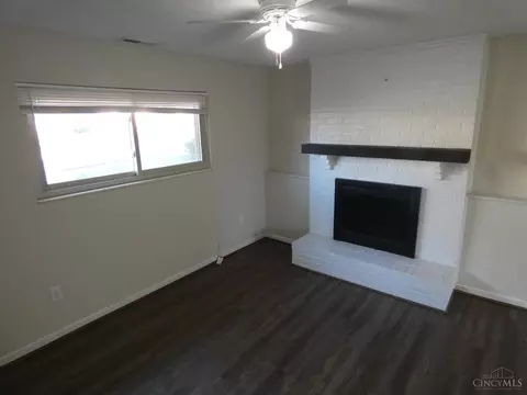 Living - 1019 Glendale Dr, Batavia, OH 45103 photo 3 of 3