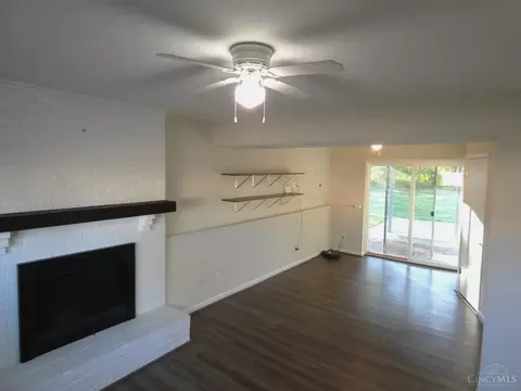 Living - 1019 Glendale Dr, Batavia, OH 45103 photo 2 of 3