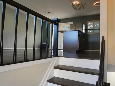 Entry Way - 1019 Glendale Dr, Batavia, OH 45103 photo 2 of 2