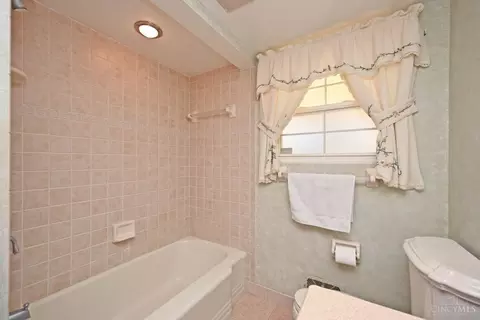 Bath - 6552 Apache Cir, Madeira, OH 45243 photo 2 of 7