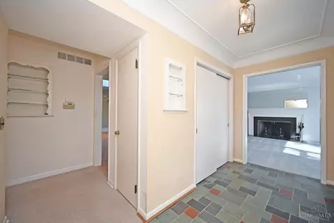 Entry Way - 6552 Apache Cir, Madeira, OH 45243 photo 4 of 5