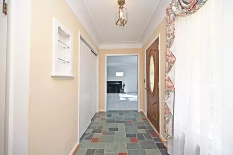 Entry Way - 6552 Apache Cir, Madeira, OH 45243 photo 3 of 5