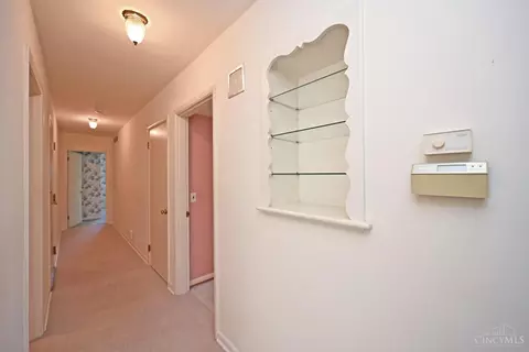 Entry Way - 6552 Apache Cir, Madeira, OH 45243 photo 5 of 5