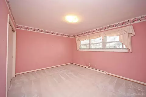 Bedroom - 6552 Apache Cir, Madeira, OH 45243 photo 6 of 8