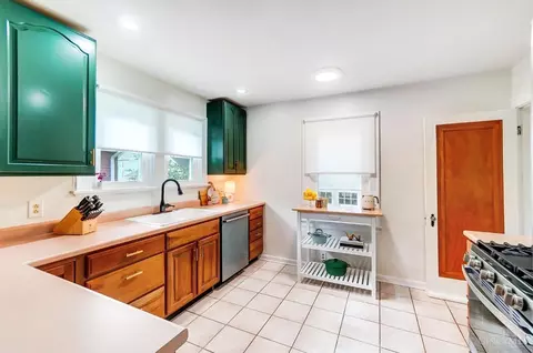 Kitchen - 4105 Edith Ave, Cincinnati, OH 45227 photo 2 of 5