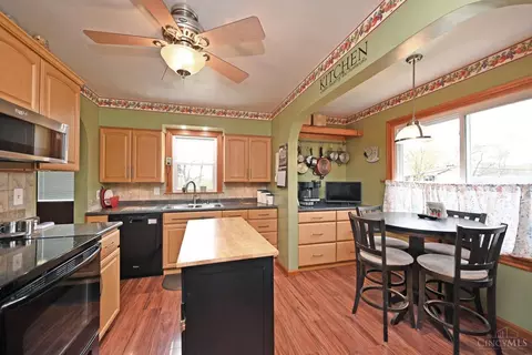 Kitchen - 798 Galbraith Rd, Cincinnati, OH 45231 photo 1 of 3