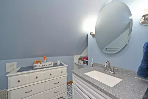 Bath - 798 Galbraith Rd, Cincinnati, OH 45231 photo 2 of 2