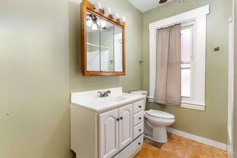 Bath - 4120 Lora Ave, Cheviot, OH 45211 photo 2 of 3