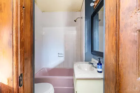 Bath - 4120 Lora Ave, Cheviot, OH 45211 photo 3 of 3
