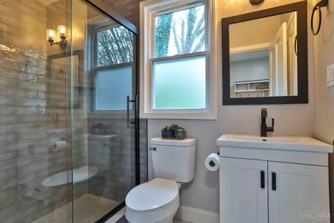 4100 Watterson St, Cincinnati, OH 45227 photo 28