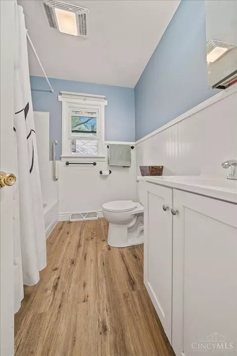 Bath - 315 Fourth St, Franklin, OH 45005 photo 1 of 3