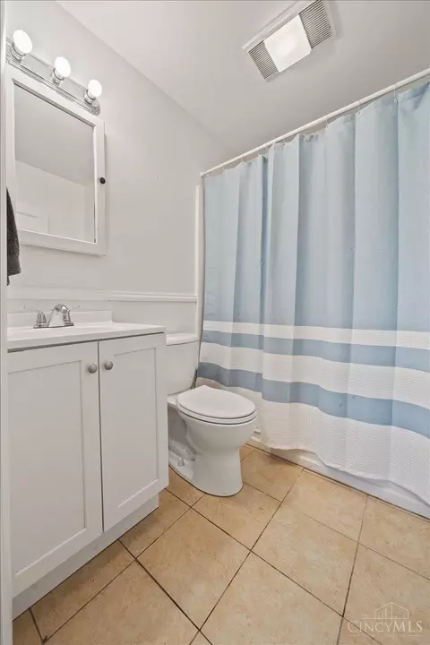 Bath - 315 Fourth St, Franklin, OH 45005 photo 2 of 3