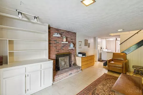 Living - 103 Riddle Rd, Woodlawn, OH 45215 photo 3 of 5