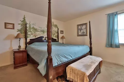 Bedroom - 1488 Sutton Ave, Cincinnati, OH 45230 photo 3 of 4