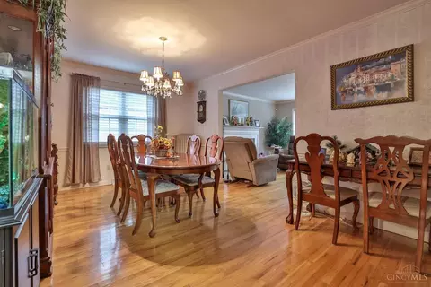 Dining - 1488 Sutton Ave, Cincinnati, OH 45230 photo 5 of 6