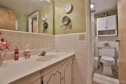 Bath - 1488 Sutton Ave, Cincinnati, OH 45230 photo 3 of 3