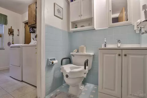 Bath - 1488 Sutton Ave, Cincinnati, OH 45230 photo 1 of 3