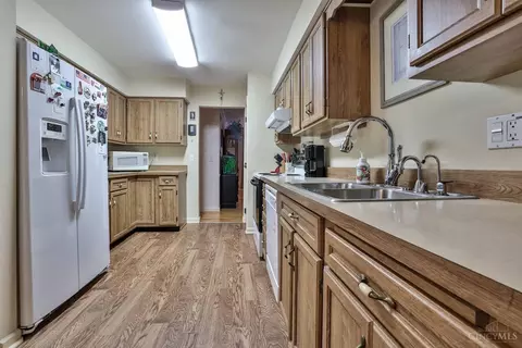 Kitchen - 1488 Sutton Ave, Cincinnati, OH 45230 photo 2 of 4