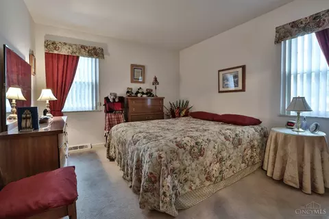 Bedroom - 1488 Sutton Ave, Cincinnati, OH 45230 photo 1 of 4