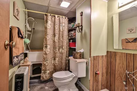 Bath - 1488 Sutton Ave, Cincinnati, OH 45230 photo 2 of 3