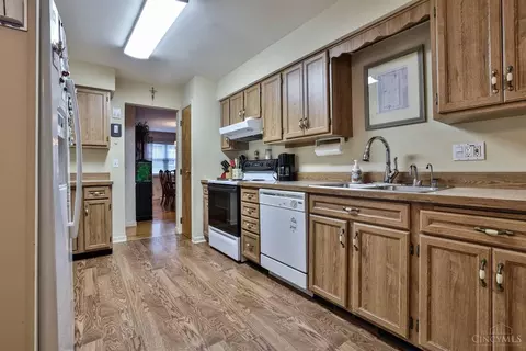 Kitchen - 1488 Sutton Ave, Cincinnati, OH 45230 photo 3 of 4